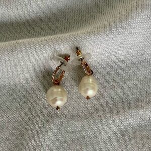 Stella & Dot Modern Bohemian Pearl Huggies Rose Gold